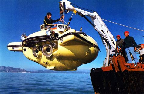 jacques cousteau submarine.